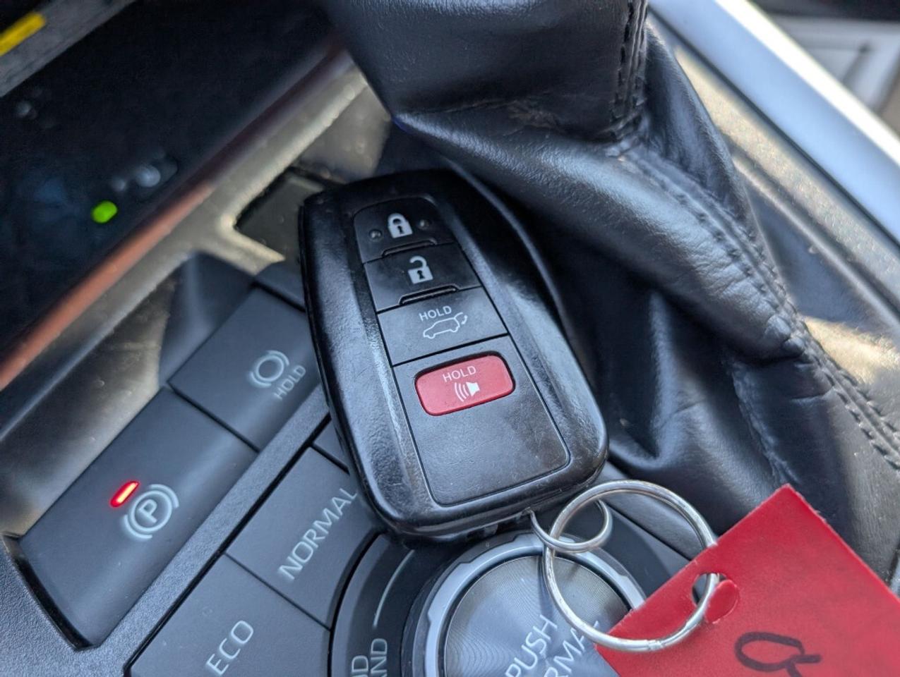 2019 Toyota RAV4 LIMITED AWD   NAV   LEATHER   SUNROOF   CAMERA Photo