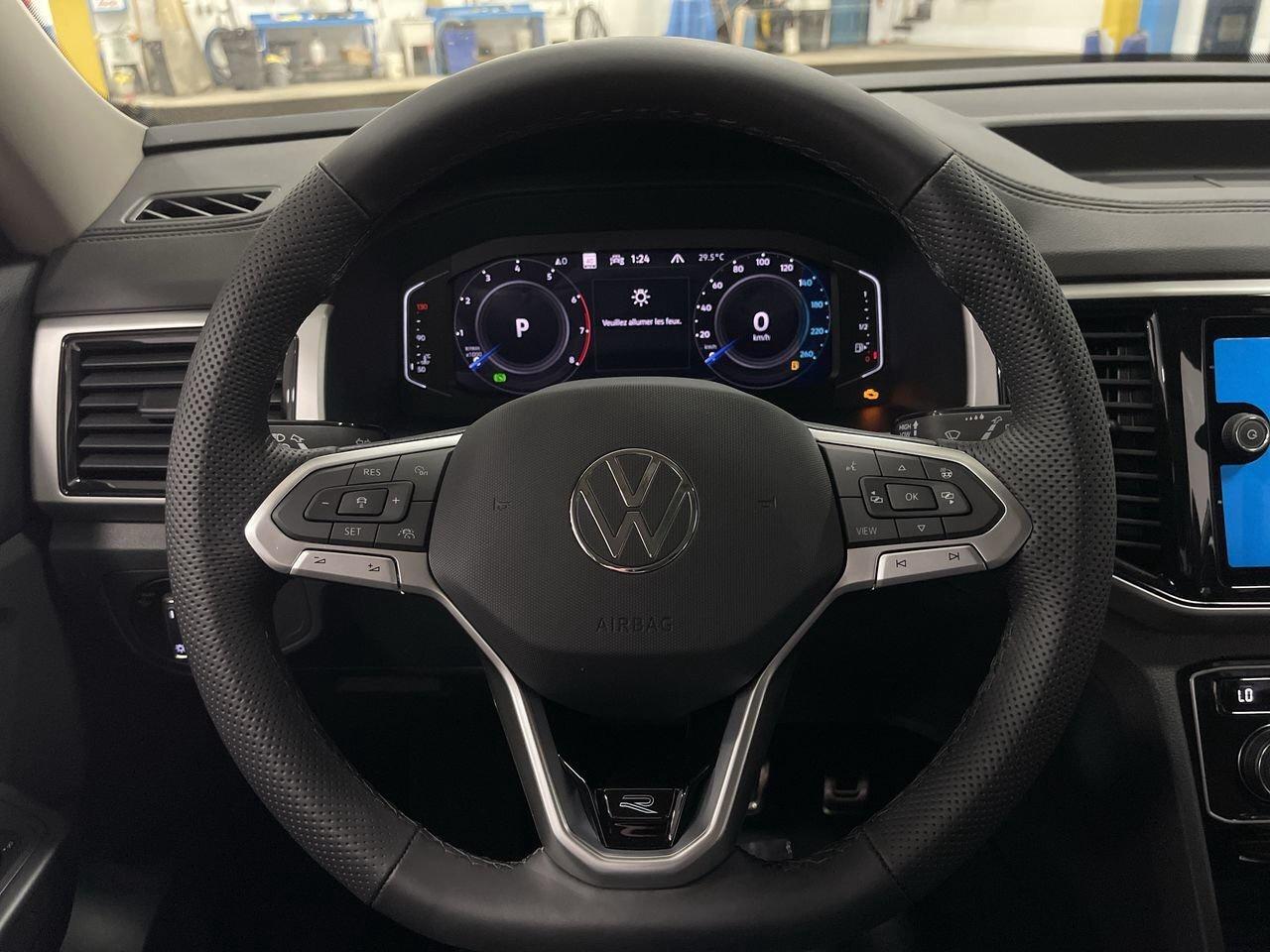 2022 Volkswagen Atlas Execline 3.6L 8sp at w/Tip 4MOTION Remote Starter Photo