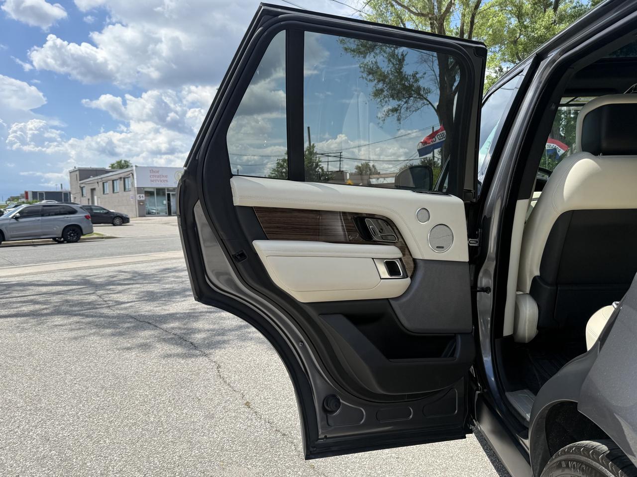 2019 Land Rover Range Rover HSE l TD6 l Diesel l Full Size l Navi l AWD l 3.0L Photo