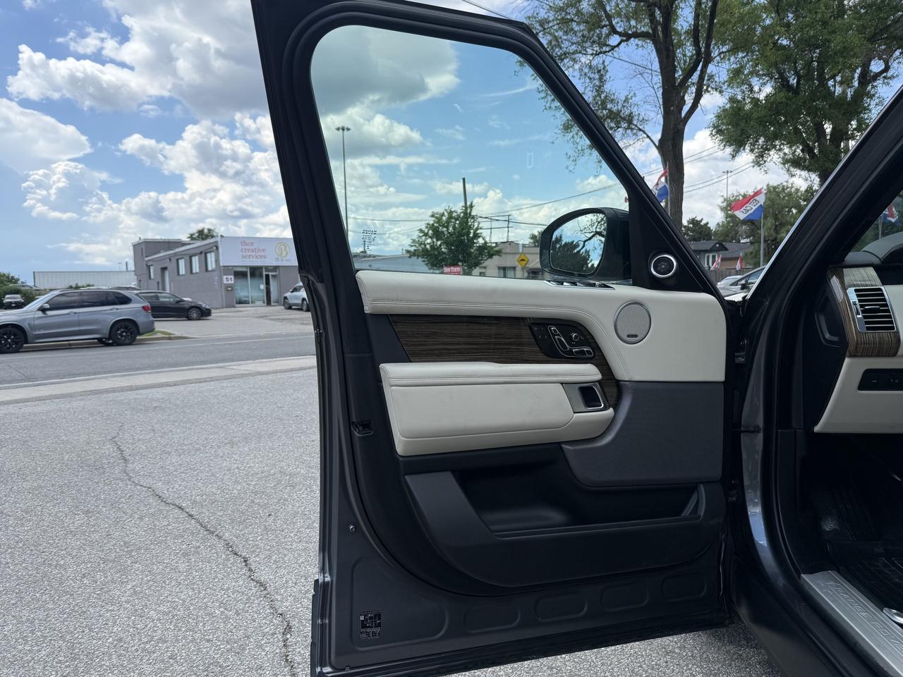 2019 Land Rover Range Rover HSE l TD6 l Diesel l Full Size l Navi l AWD l 3.0L Photo
