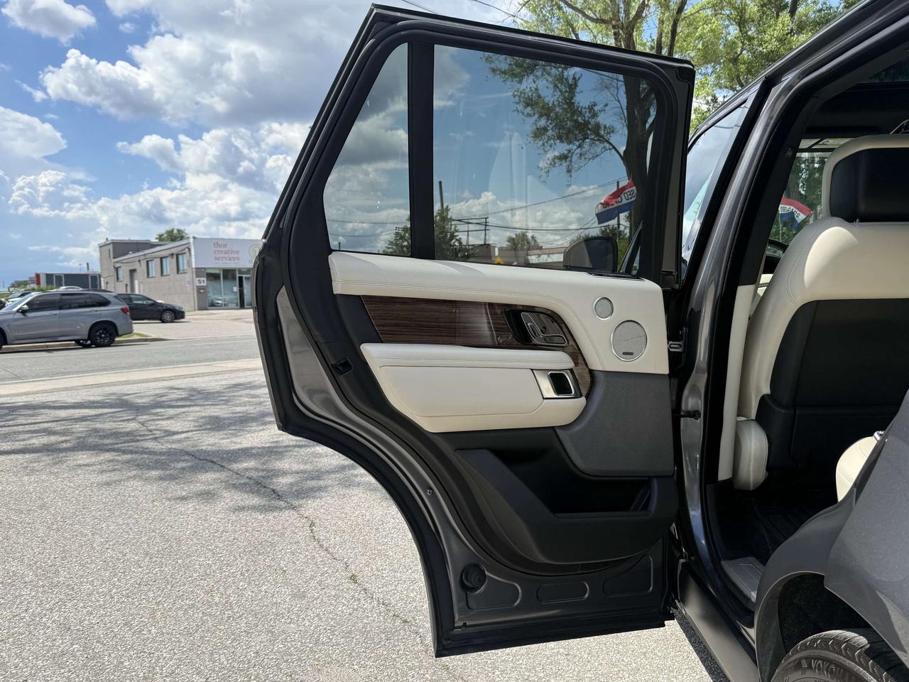 2019 Land Rover Range Rover HSE l TD6 l Diesel l Full Size l Navi l AWD l 3.0L Photo
