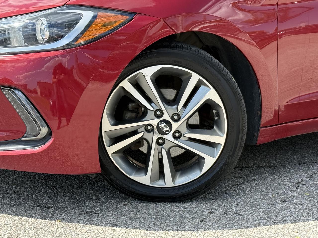 2017 Hyundai Elantra Limited l FWD l 2.0L l 4Cyl l Fully Loaded l 4Cyl Photo3
