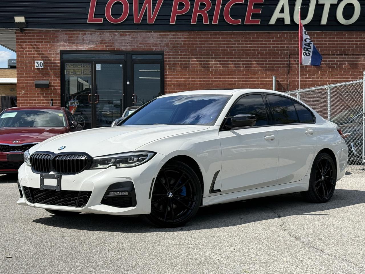 2022 BMW 330i xDrive M-Sport l xDrive l 2.0L l 4Cyl l 255HP l BSM l LDW Photo