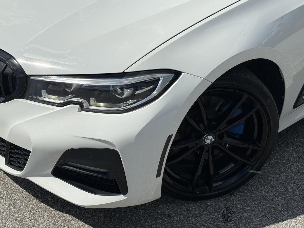 2022 BMW 330i xDrive M-Sport l xDrive l 2.0L l 4Cyl l 255HP l BSM l LDW Photo