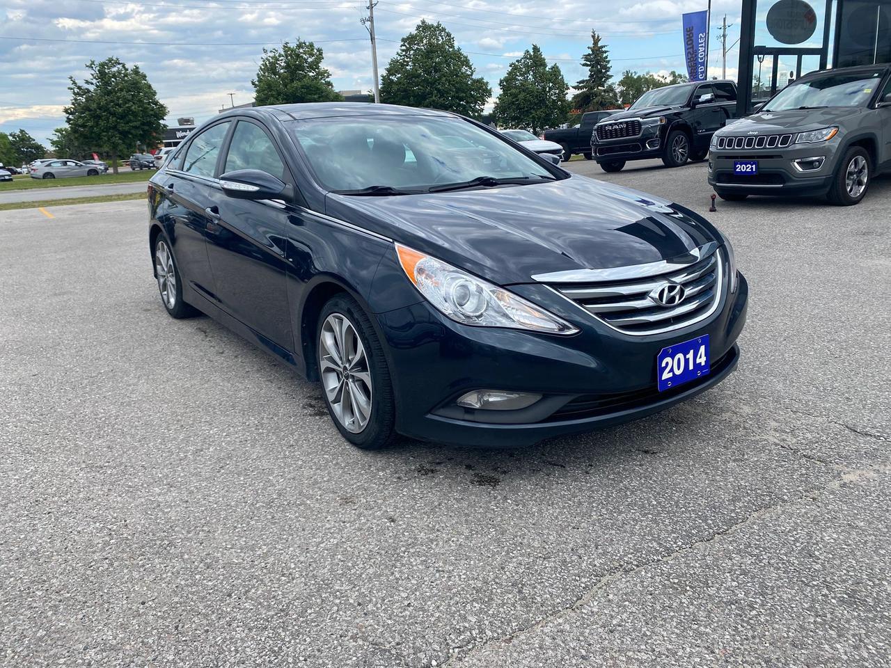 2014 Hyundai Sonata SE ~Moonroof ~Heated Leather ~Bluetooth ~Camera Photo