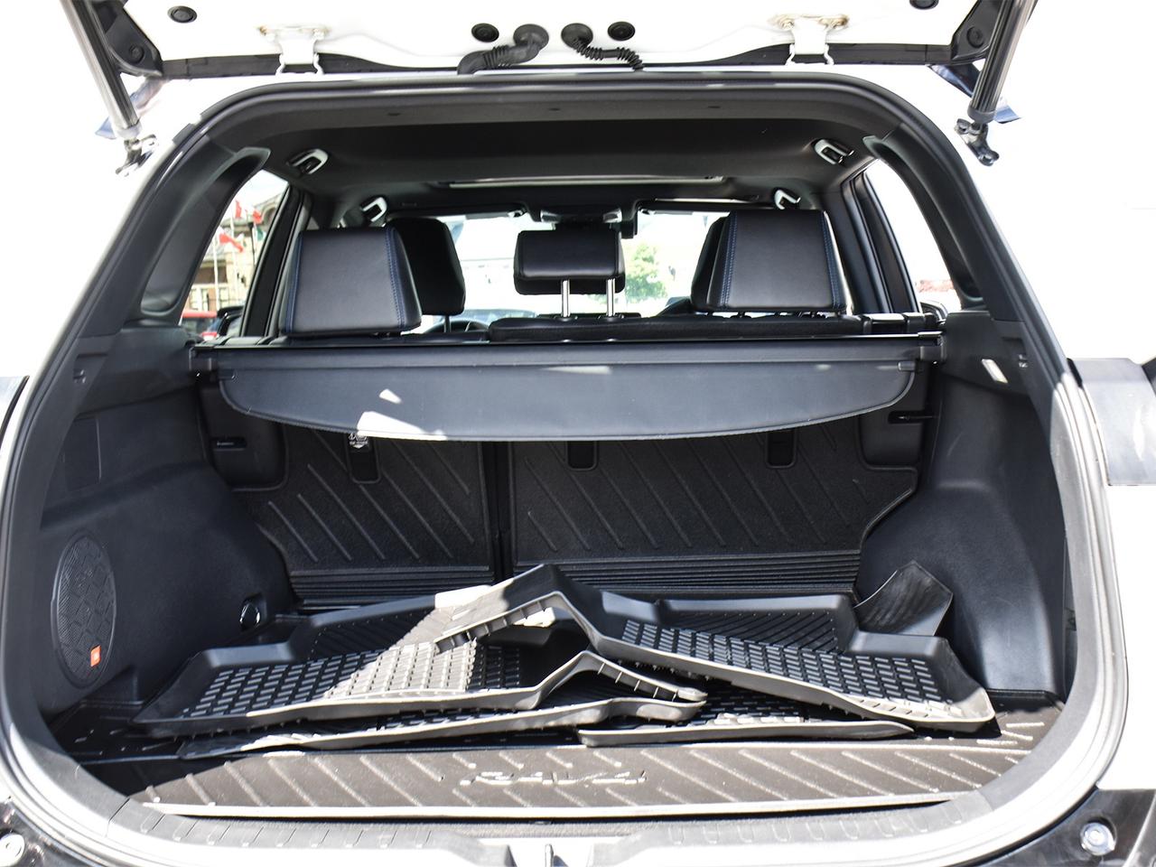 2023 Toyota RAV4 XSE Hybrid AWD Sunroof Back Up Camera Photo