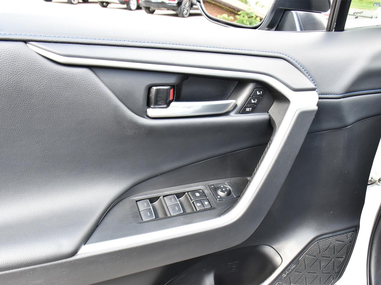 2023 Toyota RAV4 XSE Hybrid AWD Sunroof Back Up Camera Photo