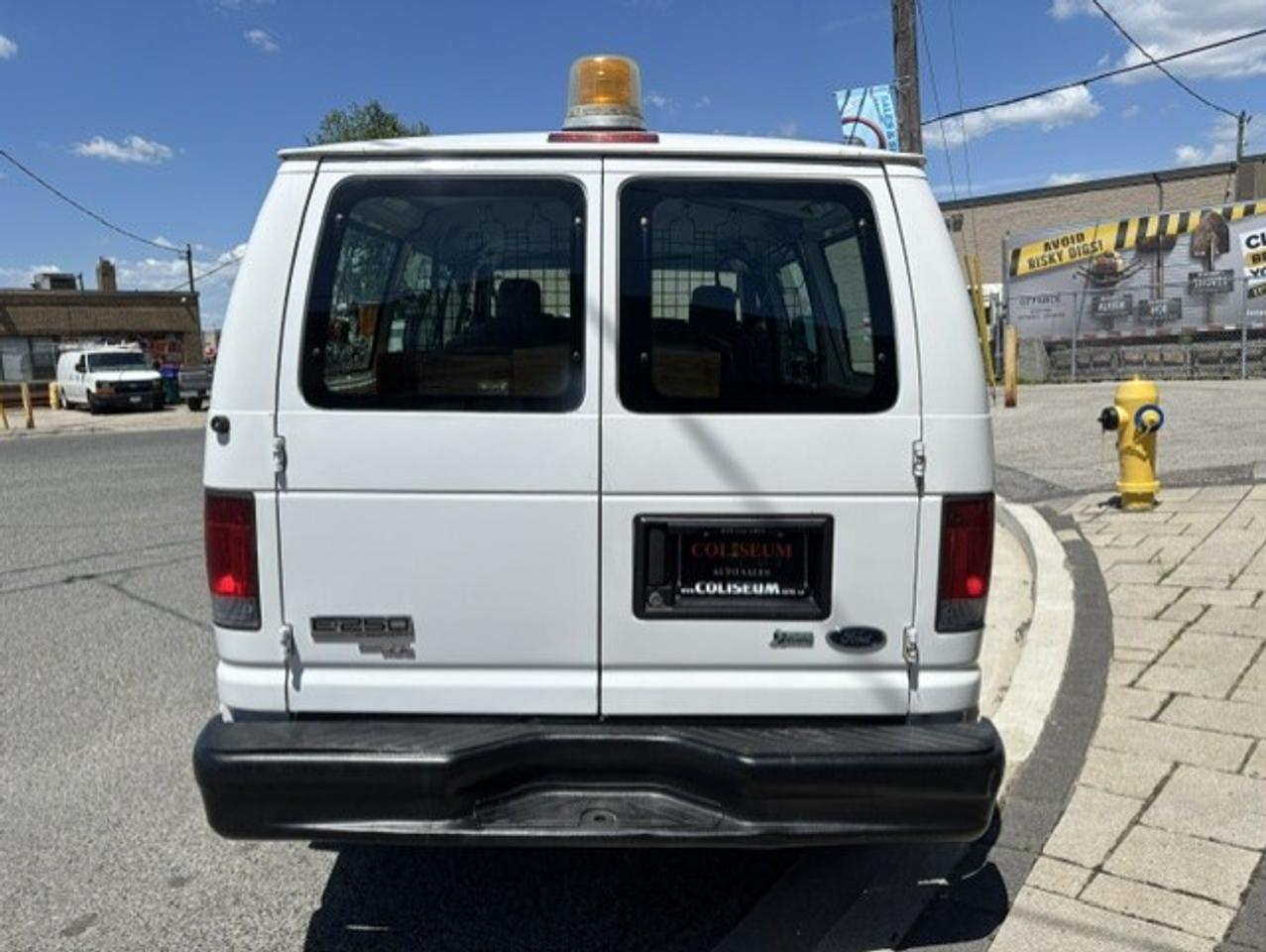 2013 Ford Econoline E-250 **ONLY 75,000KM-5 PASSENGER-1 OWNER** Photo