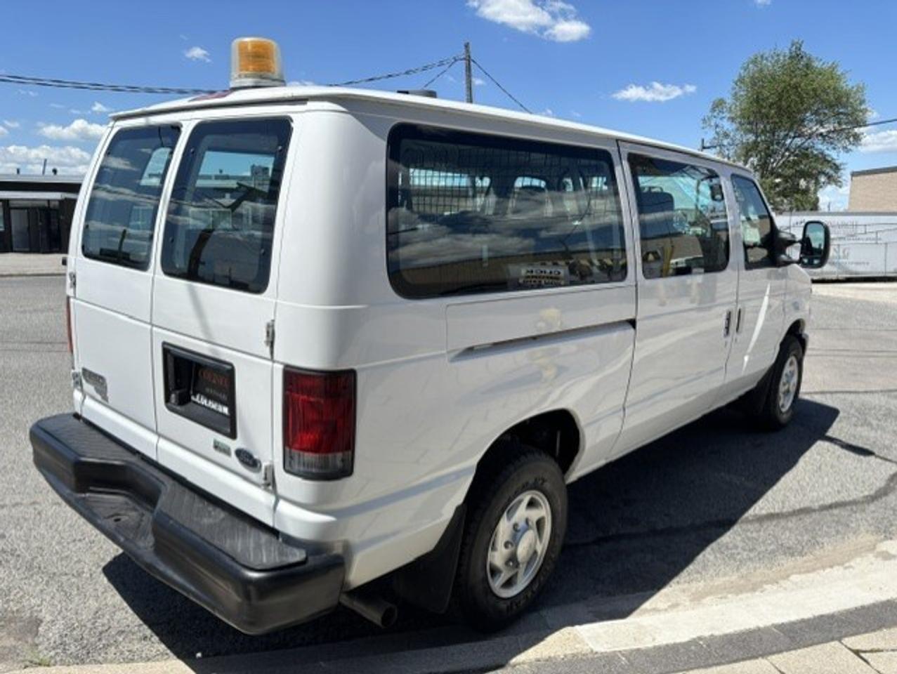 2013 Ford Econoline E-250 **ONLY 75,000KM-5 PASSENGER-1 OWNER** Photo4