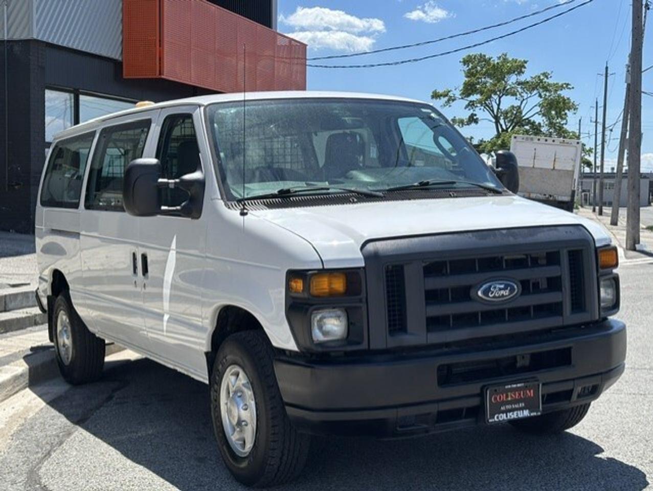 2013 Ford Econoline E-250 **ONLY 75,000KM-5 PASSENGER-1 OWNER** Photo