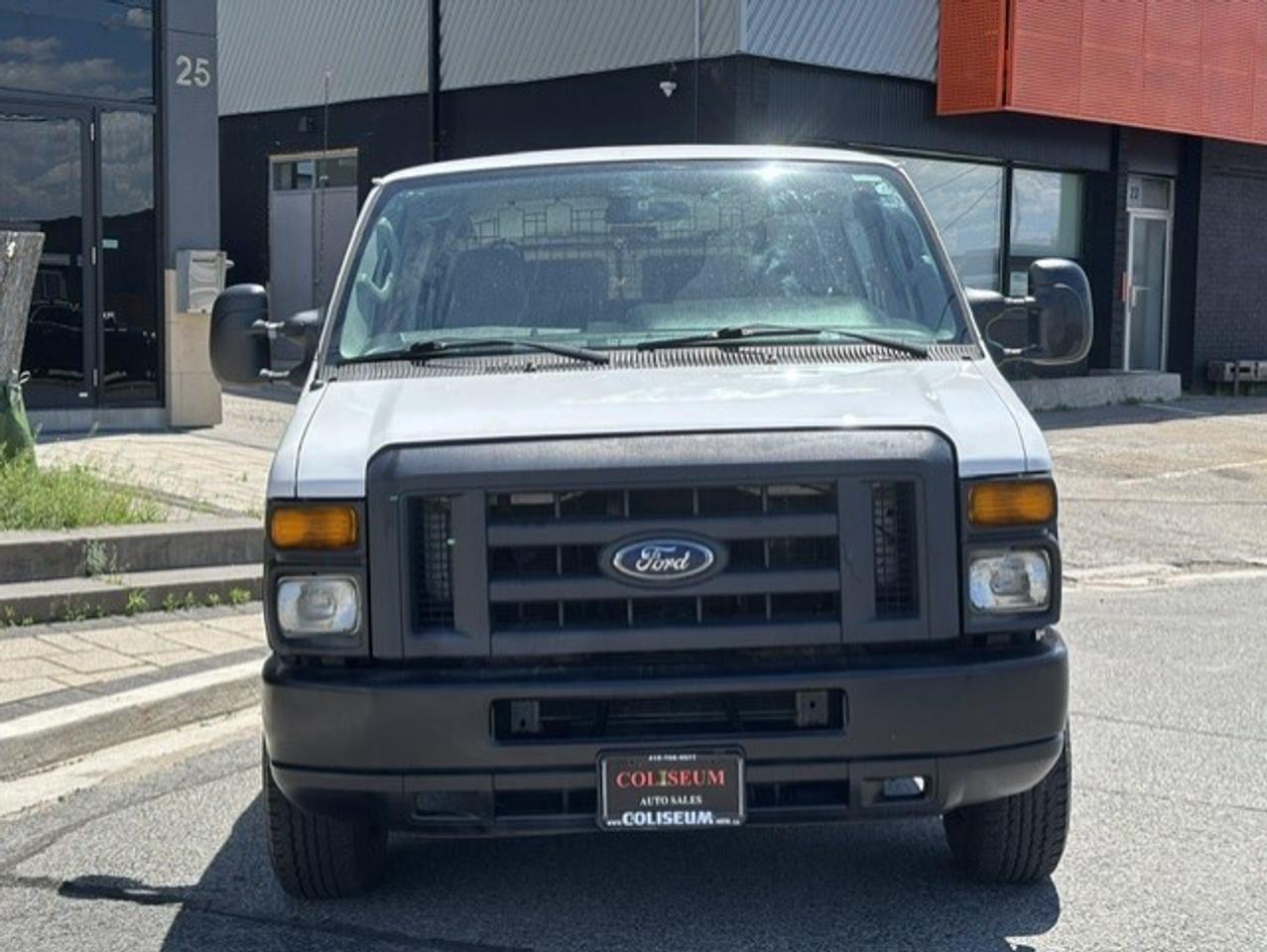 2013 Ford Econoline E-250 **ONLY 75,000KM-5 PASSENGER-1 OWNER** Photo