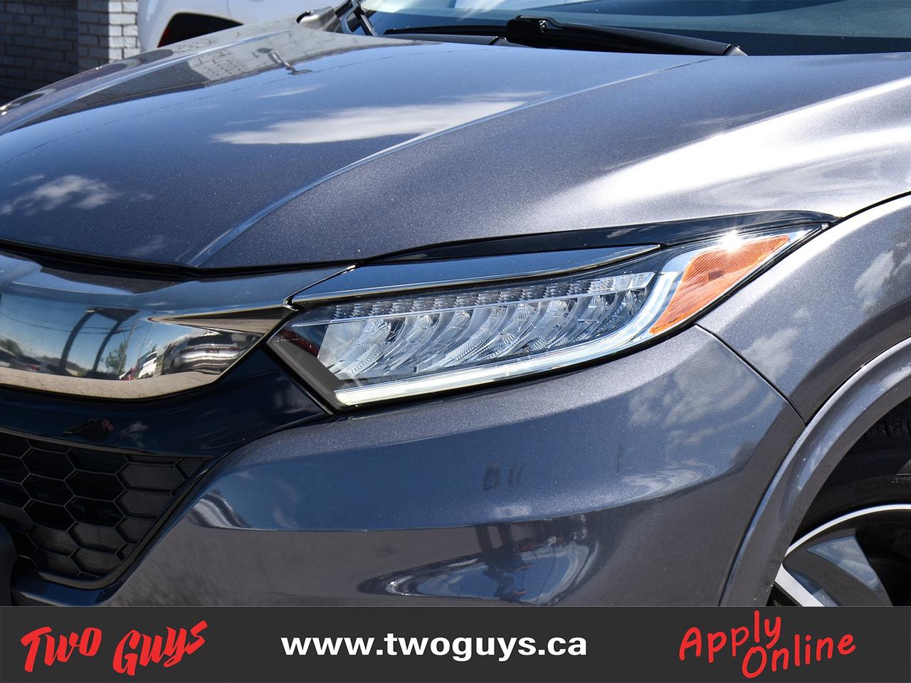 2022 Honda HR-V Touring AWD Leather Sunroof Back Up Camera Photo