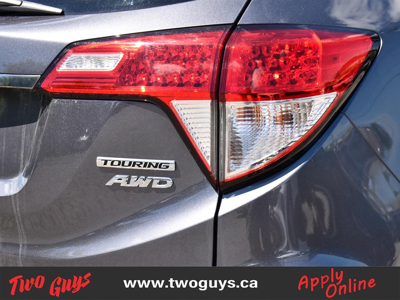 2022 Honda HR-V Touring AWD Leather Sunroof Back Up Camera Photo