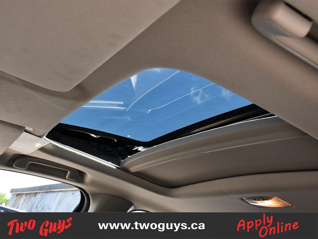 2022 Honda HR-V Touring AWD Leather Sunroof Back Up Camera Photo