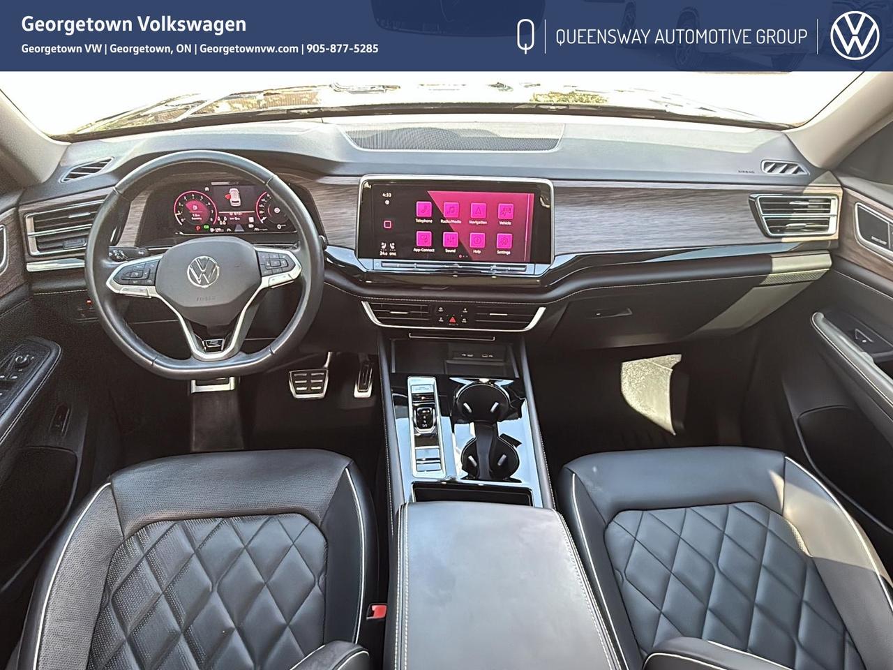 2024 Volkswagen Atlas Execline 4Motion   Pano Roof   Captain's Chair Pkg Photo