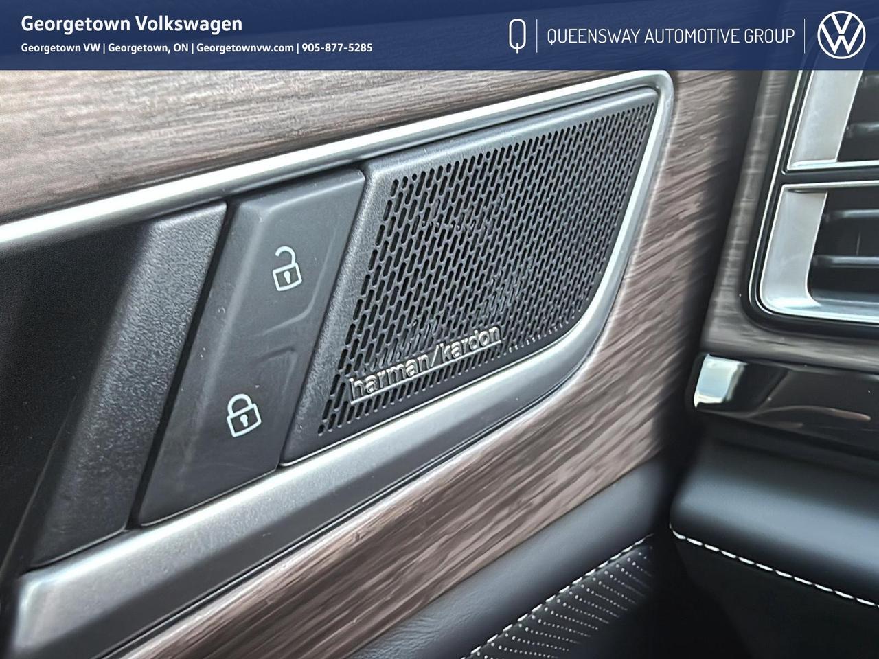 2024 Volkswagen Atlas Execline 4Motion   Pano Roof   Captain's Chair Pkg Photo