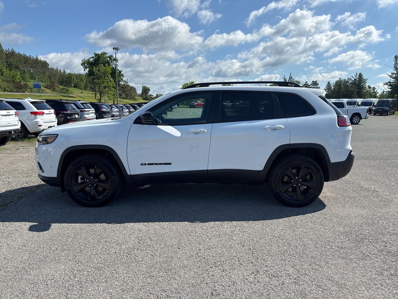 2023 Jeep Cherokee Altitude - sunroof - htd seats/wheel Photo