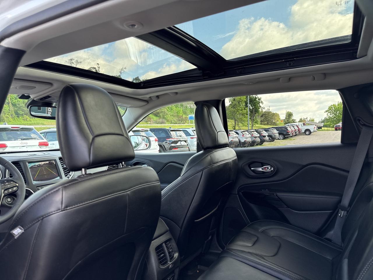 2023 Jeep Cherokee Altitude - sunroof - htd seats/wheel Photo