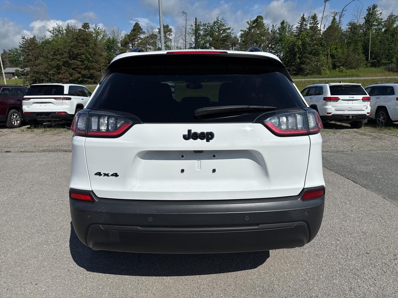 2023 Jeep Cherokee Altitude - sunroof - htd seats/wheel Photo