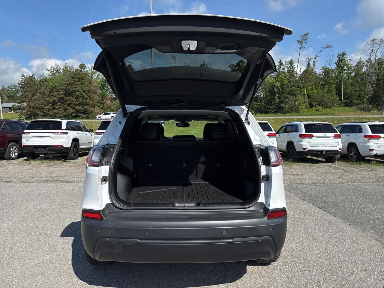 2023 Jeep Cherokee Altitude - sunroof - htd seats/wheel Photo