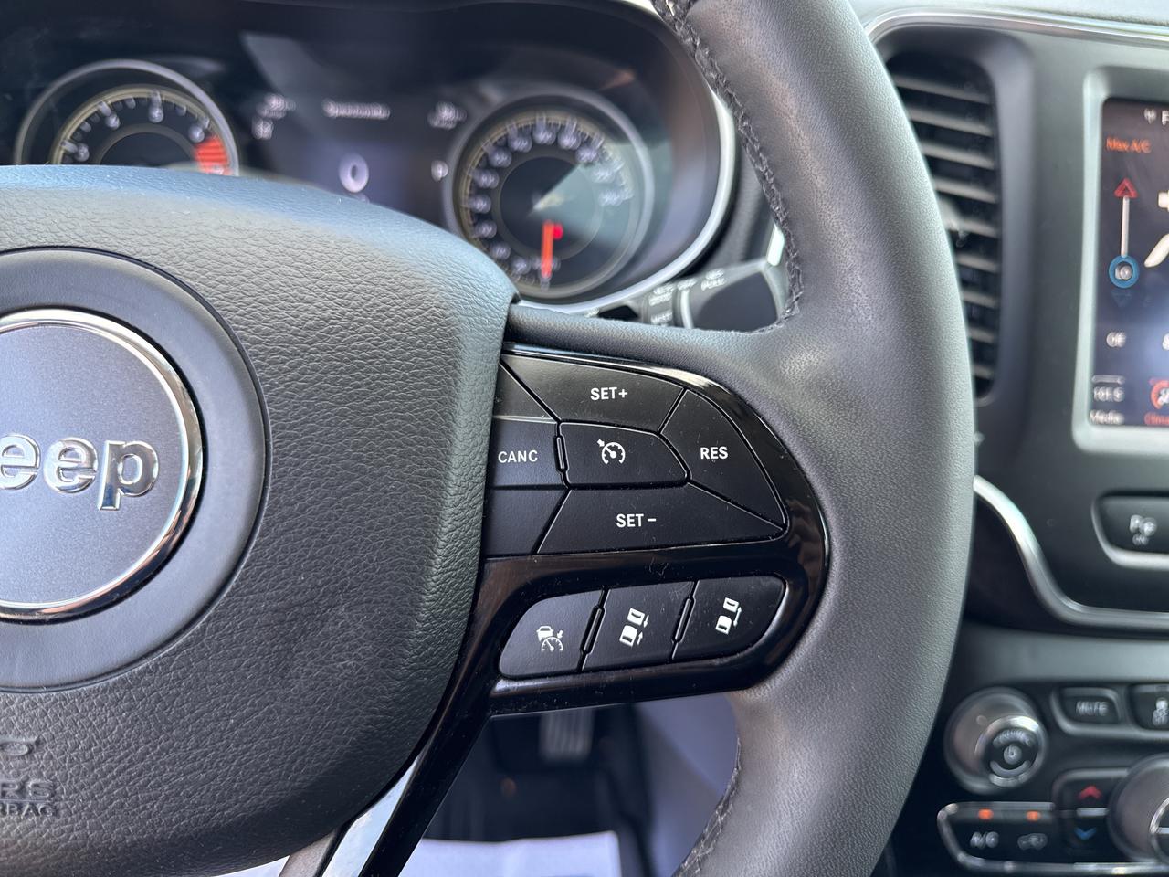 2023 Jeep Cherokee Altitude - sunroof - htd seats/wheel Photo