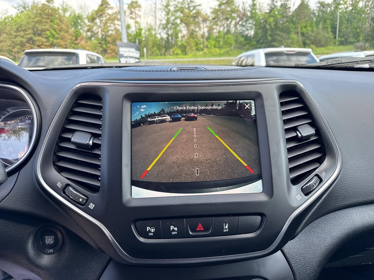 2023 Jeep Cherokee Altitude - sunroof - htd seats/wheel Photo