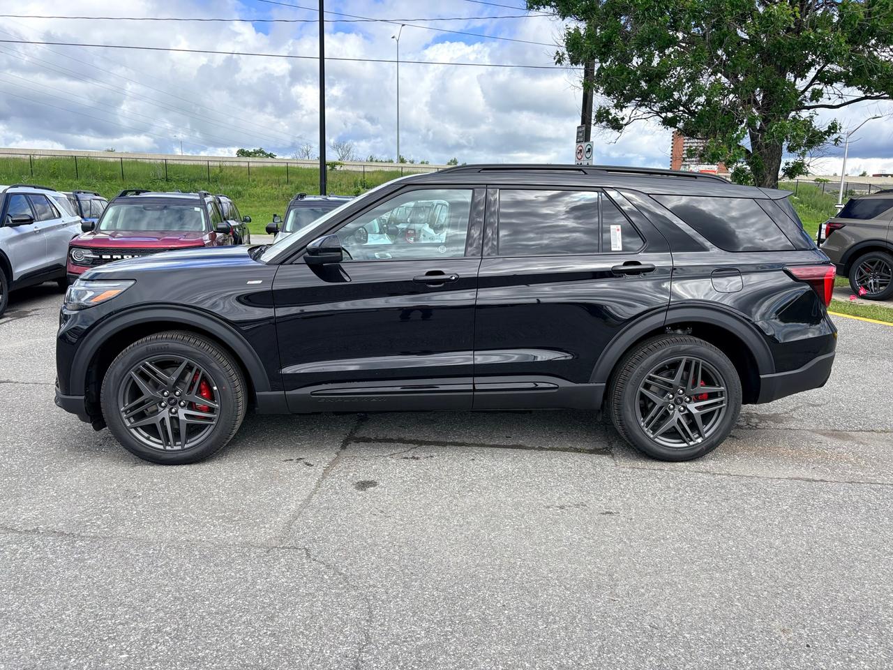 2026 Ford Explorer ST-Line 4dr 4x4 Photo3