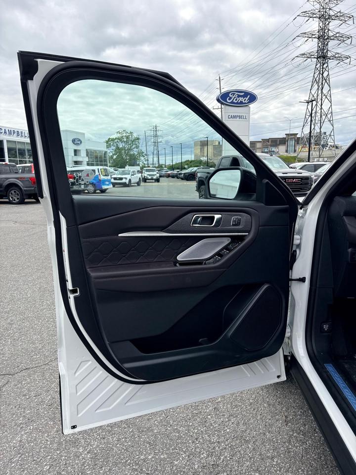 2026 Ford Explorer Platinum 4dr 4x4 Photo