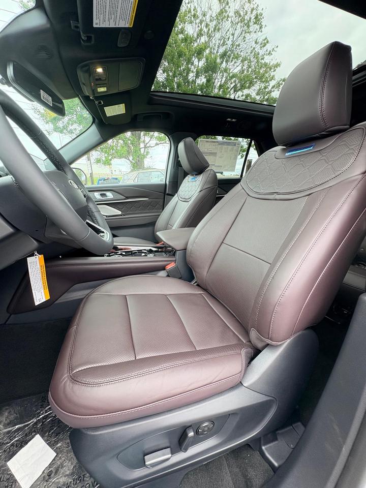 2026 Ford Explorer Platinum 4dr 4x4 Photo