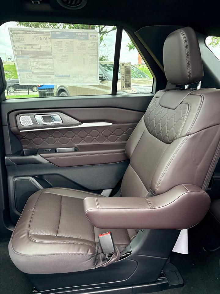 2026 Ford Explorer Platinum 4dr 4x4 Photo