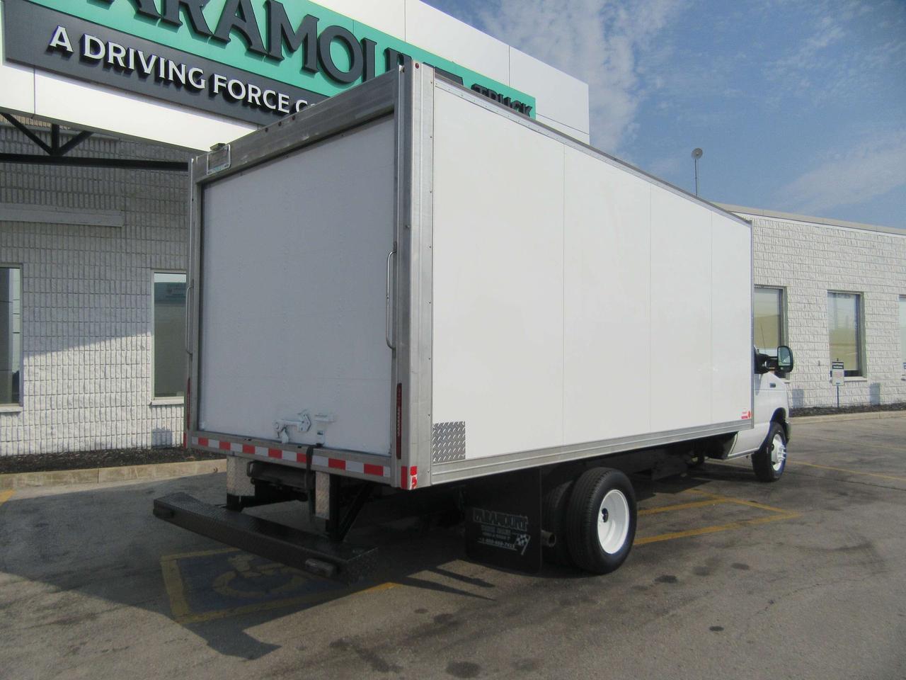2022 Ford E-450 GAS 16FT ALUMINUM CUBE VAN WITH RAMP Photo
