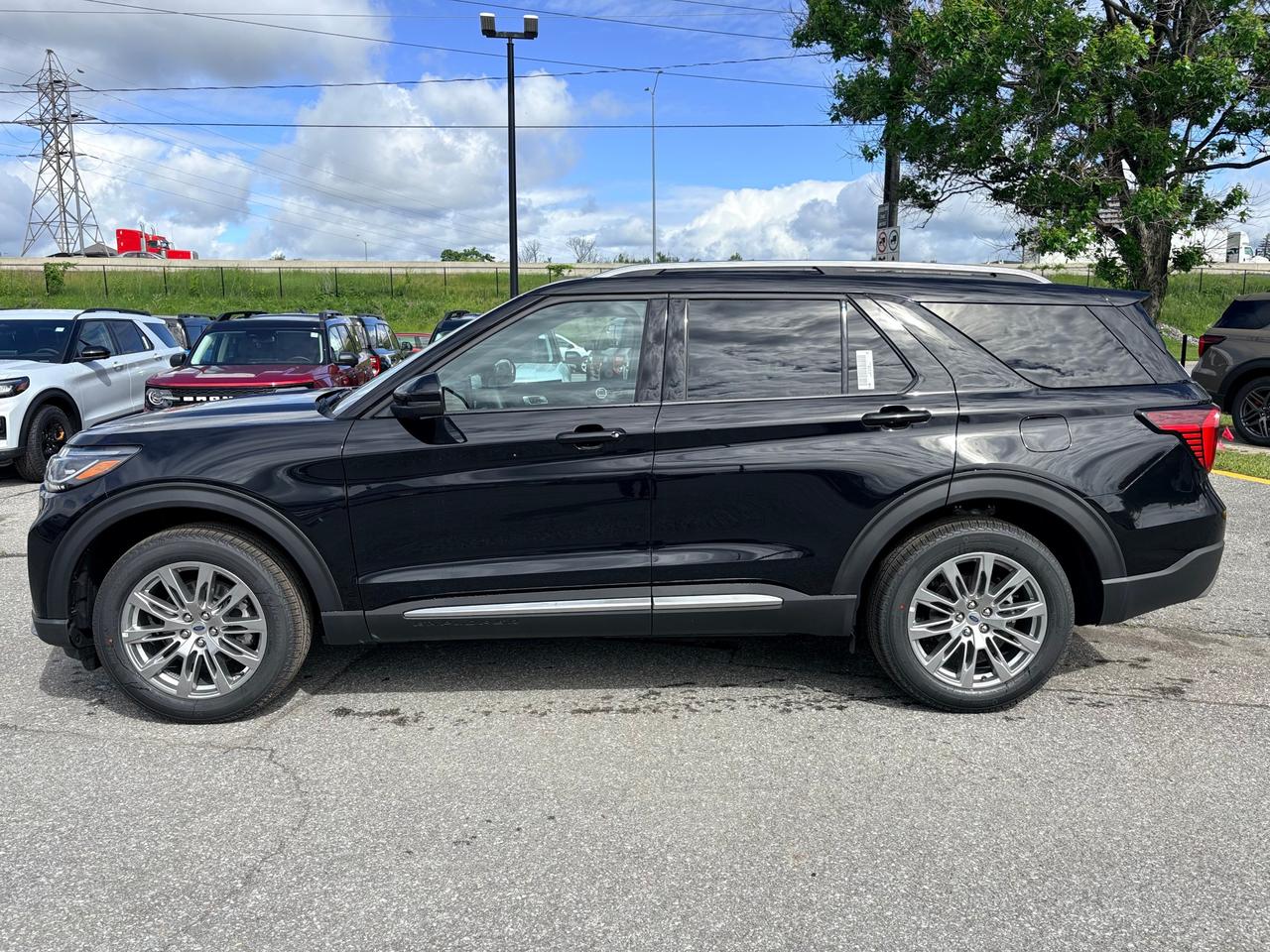2026 Ford Explorer Platinum 4dr 4x4 Photo3