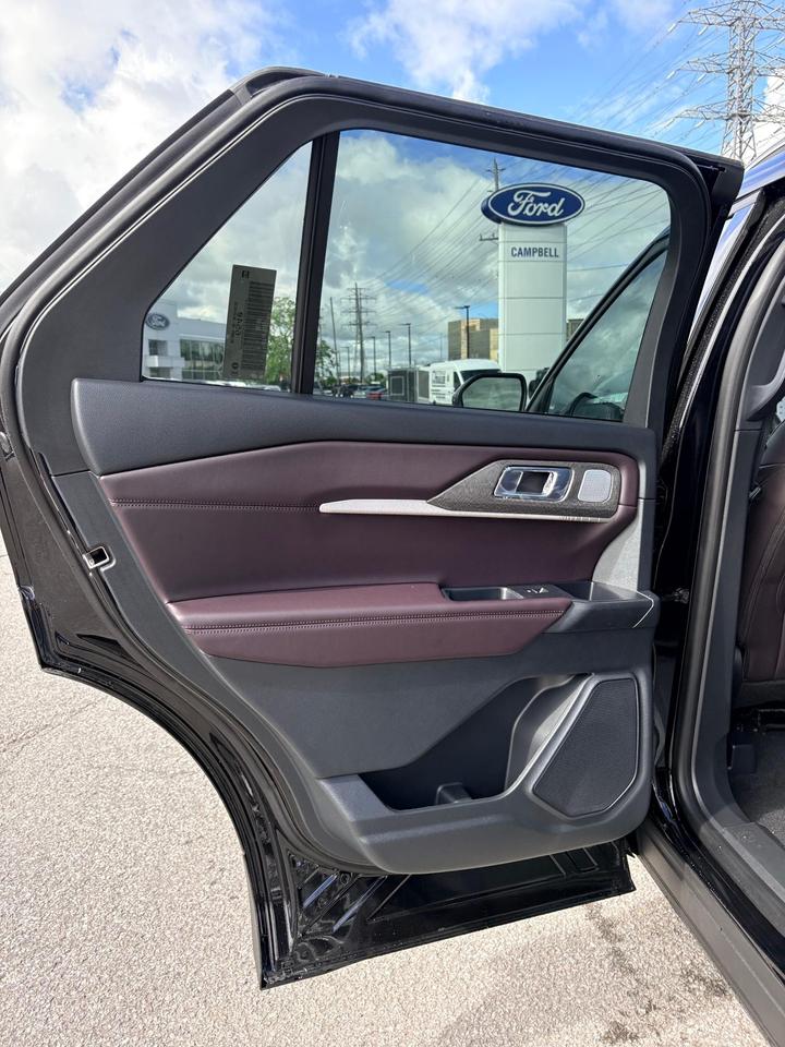 2026 Ford Explorer Platinum 4dr 4x4 Photo