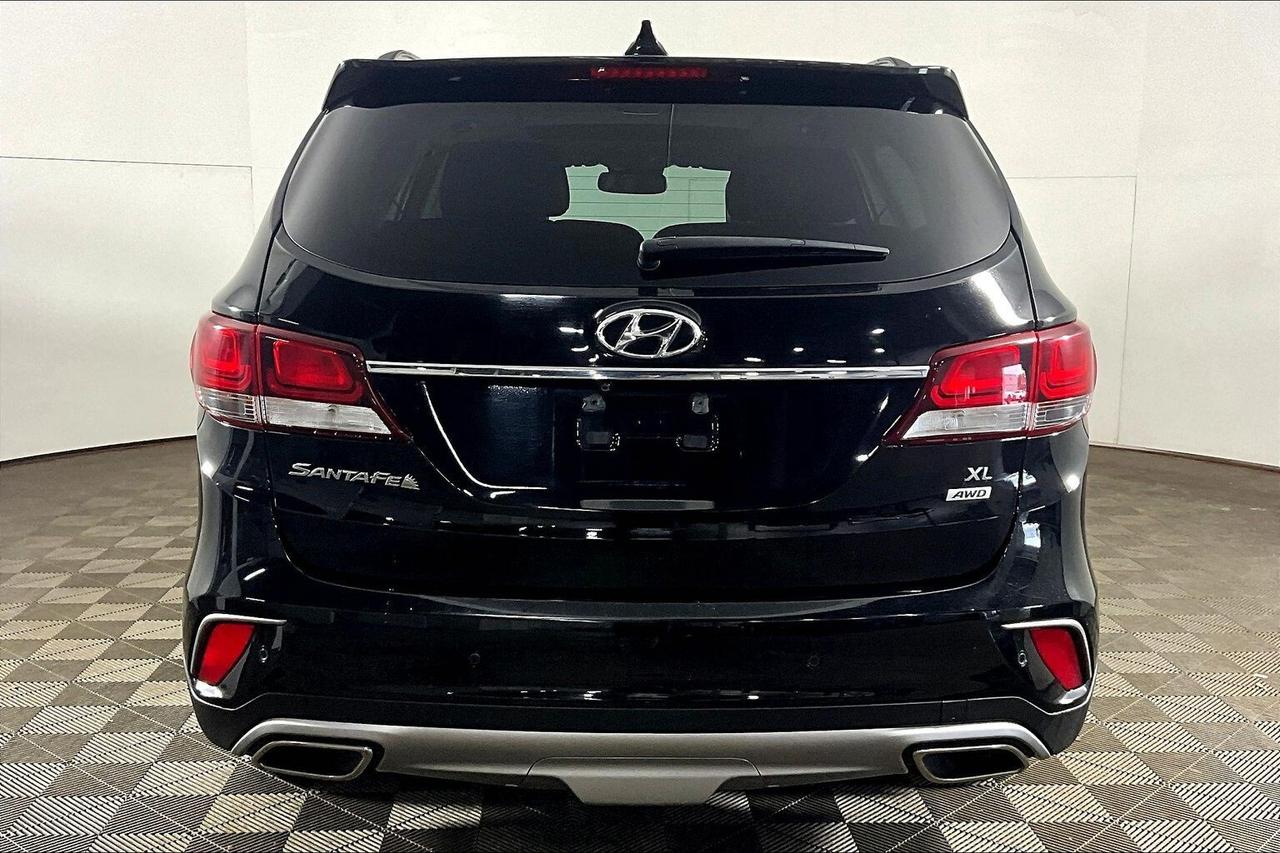 2017 Hyundai Santa Fe XL AWD 4dr Luxury Photo