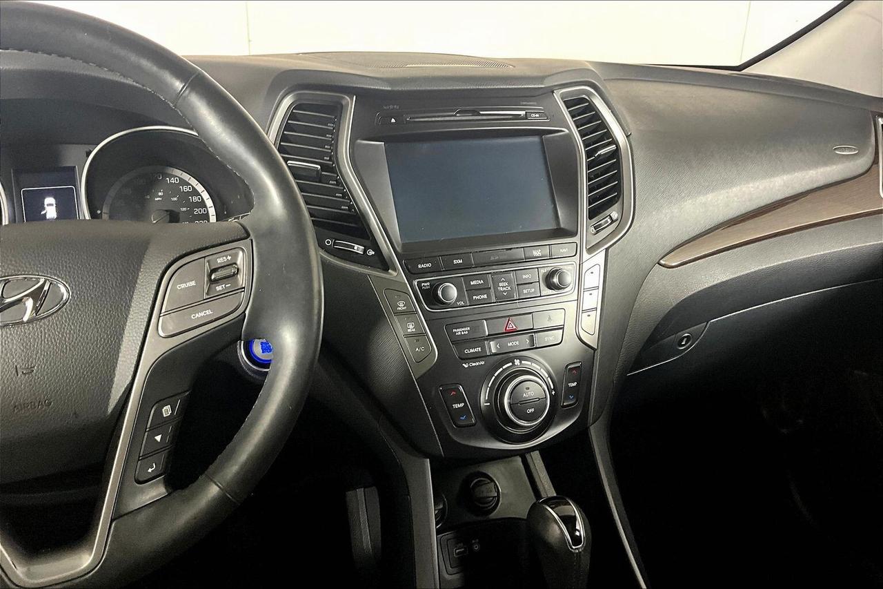 2017 Hyundai Santa Fe XL AWD 4dr Luxury Photo