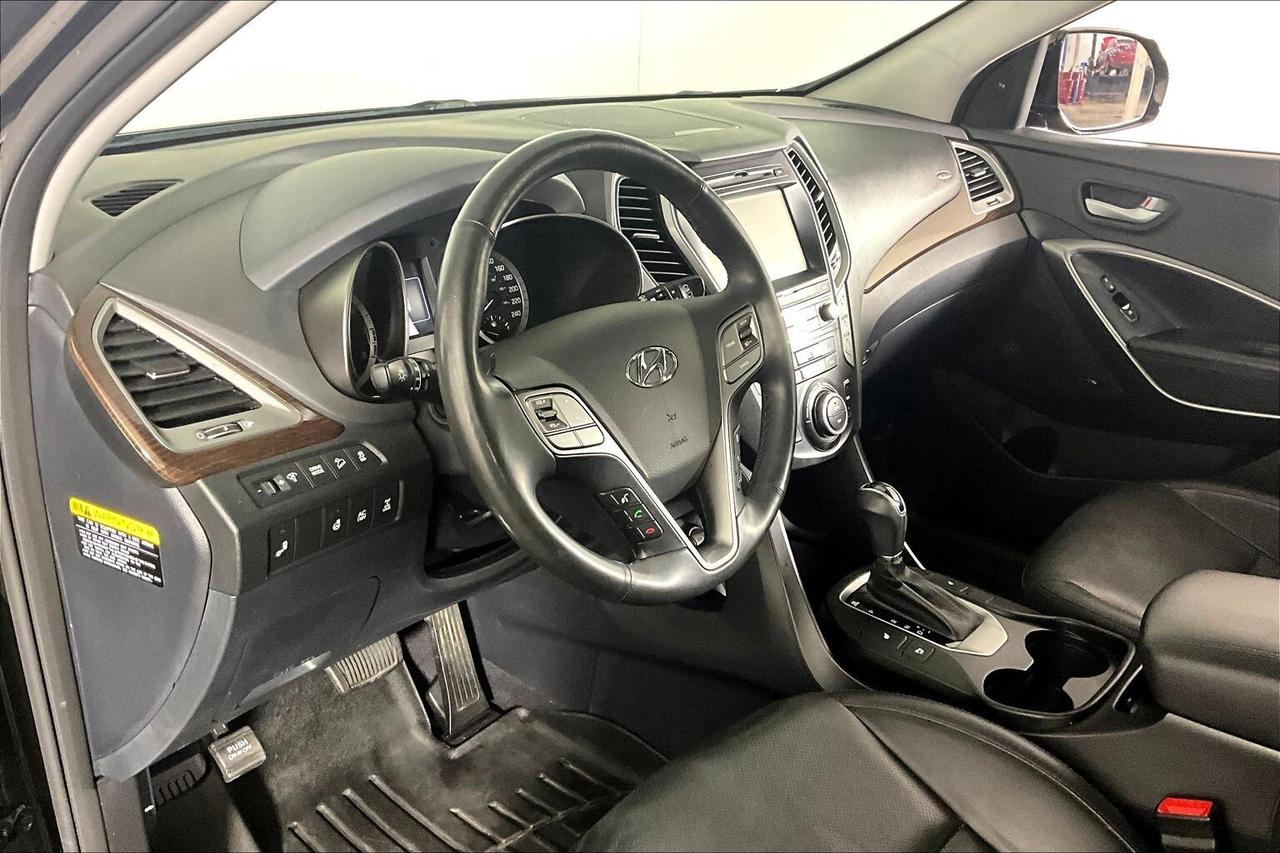 2017 Hyundai Santa Fe XL AWD 4dr Luxury Photo