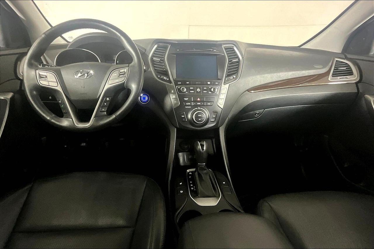 2017 Hyundai Santa Fe XL AWD 4dr Luxury Photo