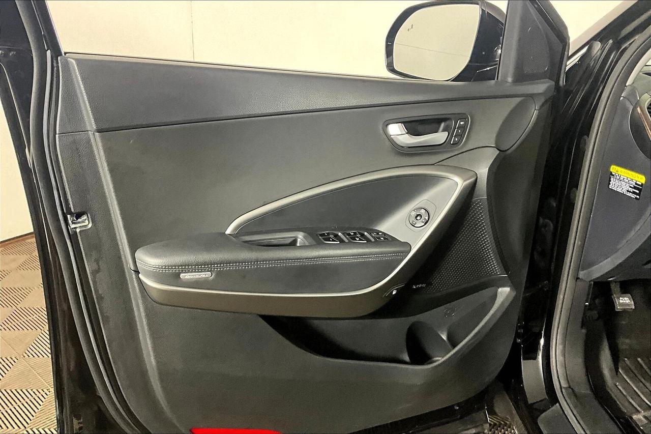 2017 Hyundai Santa Fe XL AWD 4dr Luxury Photo