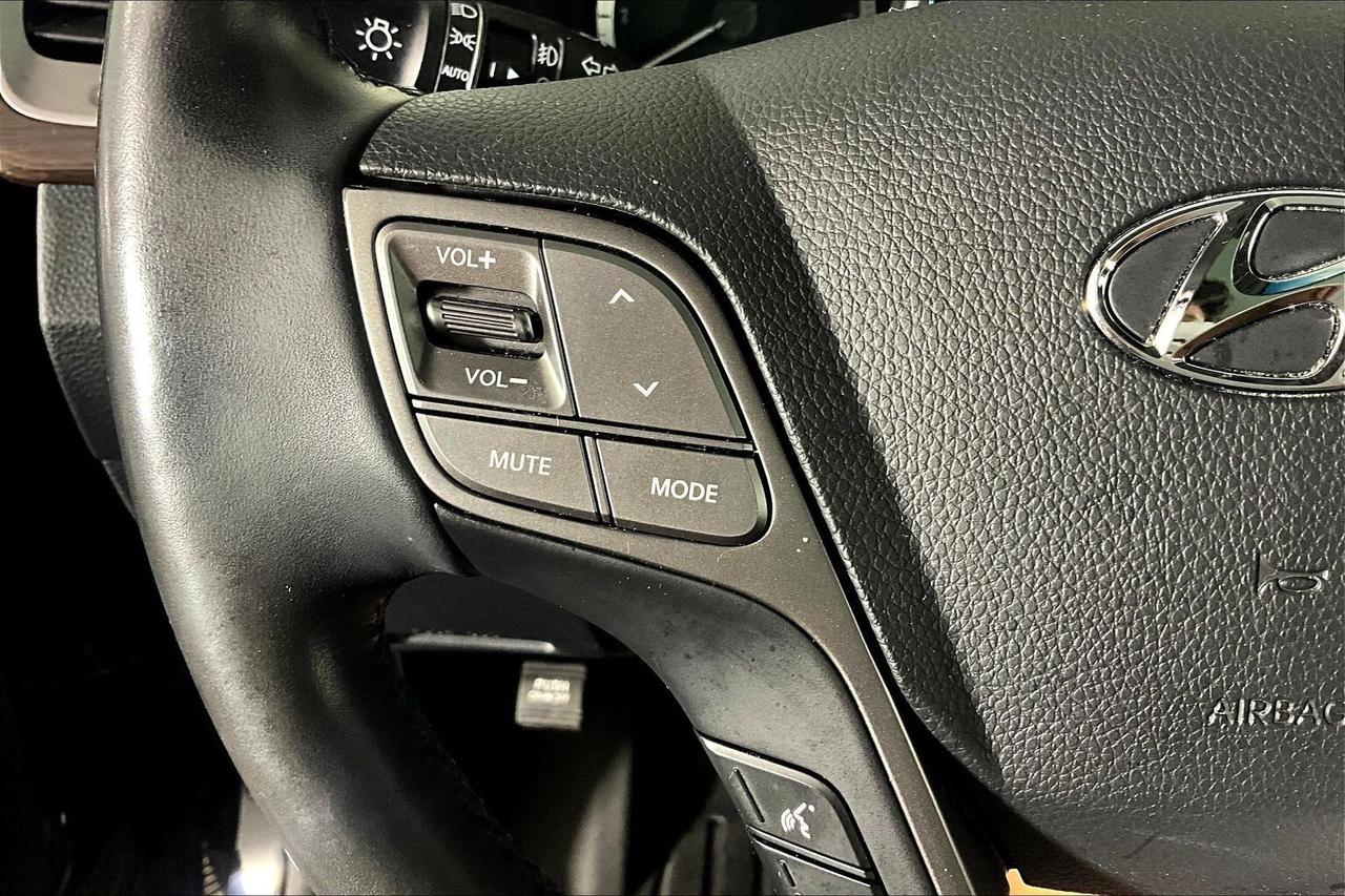 2017 Hyundai Santa Fe XL AWD 4dr Luxury Photo