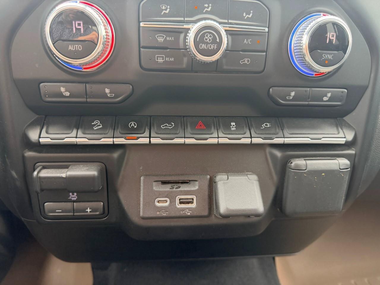2020 GMC Sierra 1500 4WD Crew Cab 147  SLE Photo