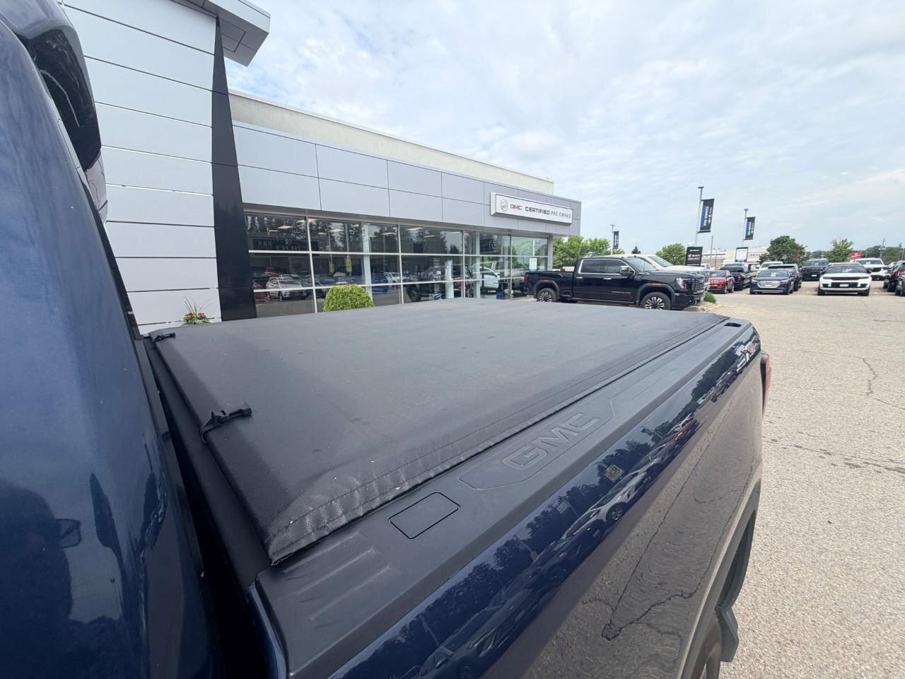 2020 GMC Sierra 1500 4WD Crew Cab 147  SLE Photo