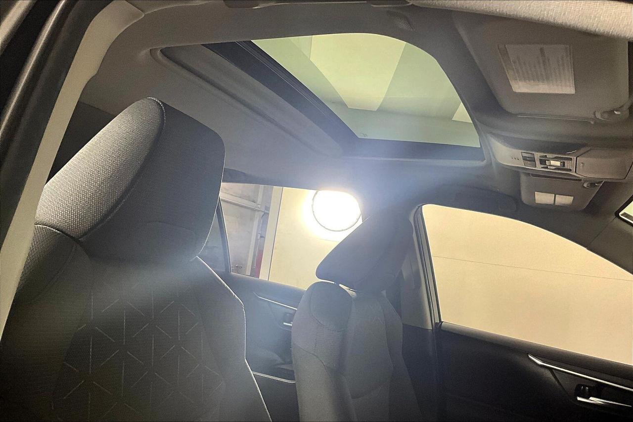 2023 Toyota RAV4 Hybrid XLE AWD Photo