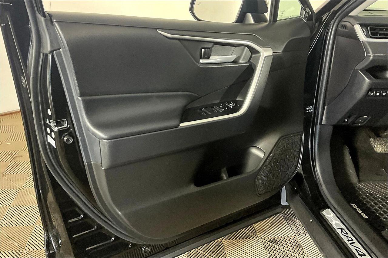 2023 Toyota RAV4 Hybrid XLE AWD Photo