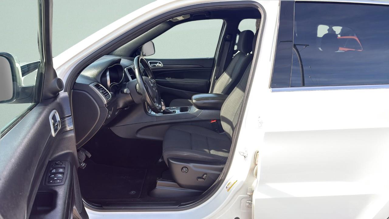 2021 Jeep Grand Cherokee LAREDO 4x4 Photo
