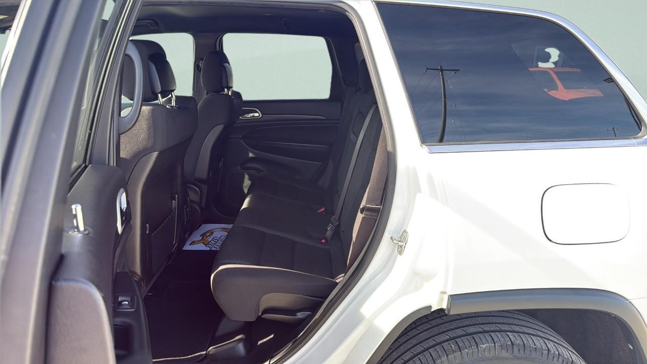 2021 Jeep Grand Cherokee LAREDO 4x4 Photo
