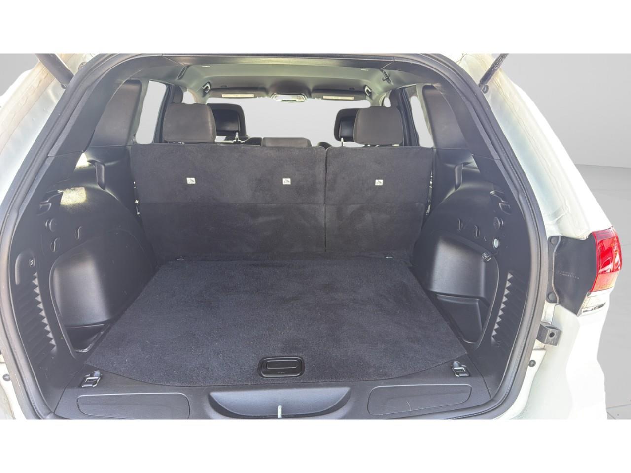 2021 Jeep Grand Cherokee LAREDO 4x4 Photo
