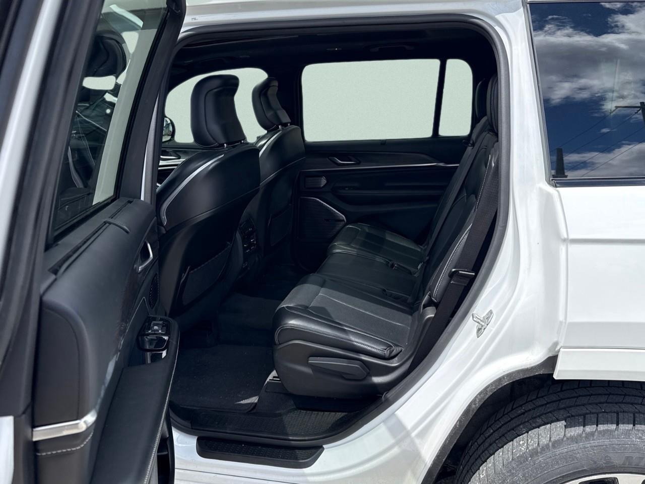 2021 Jeep Grand Cherokee L Overland 4x4 Photo