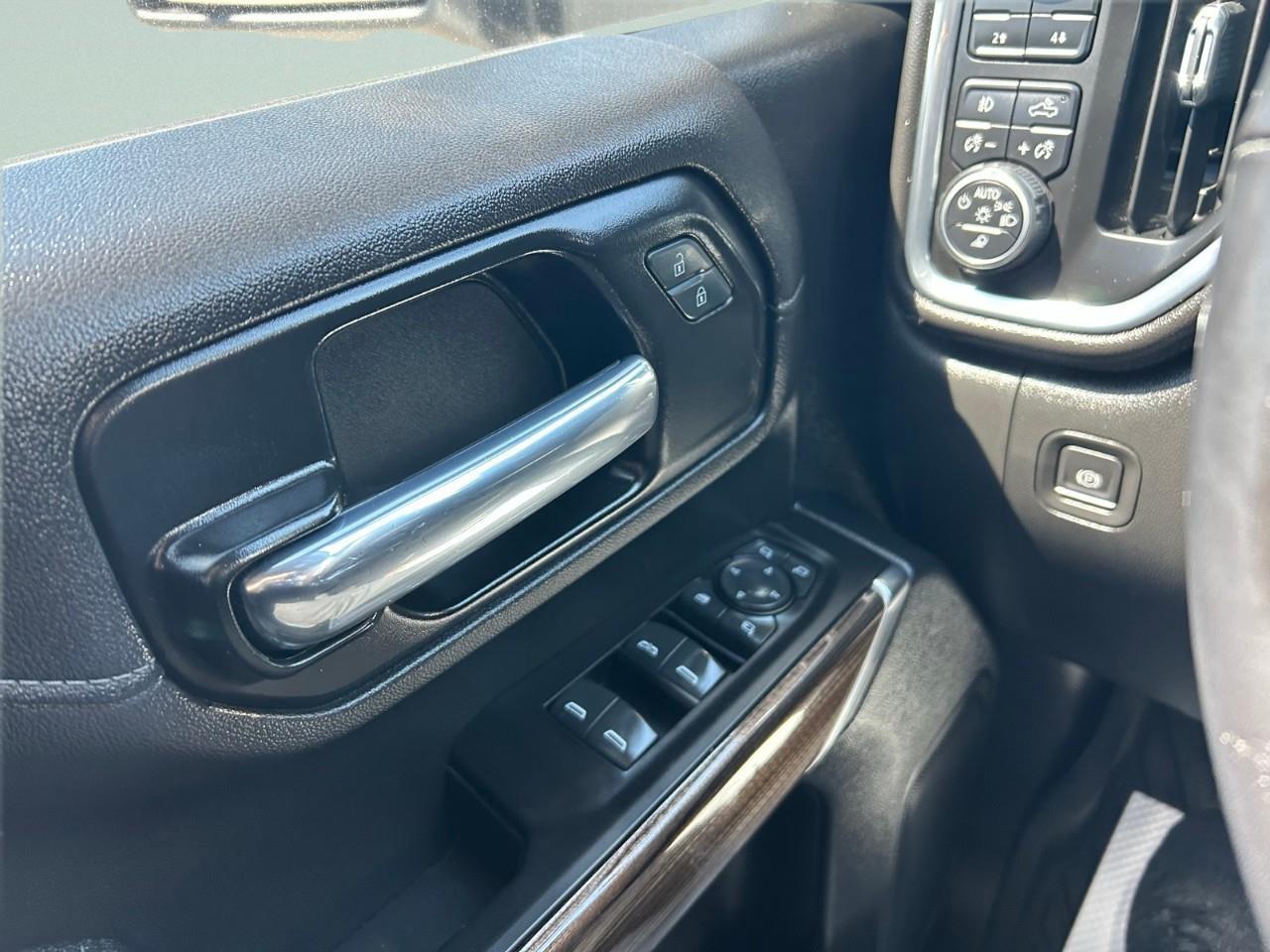 2021 Chevrolet SILVERADO 2500HD 4WD Crew Cab Standard Box LT Photo