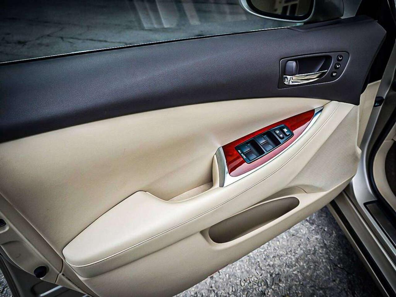 2011 Lexus ES 350  Photo