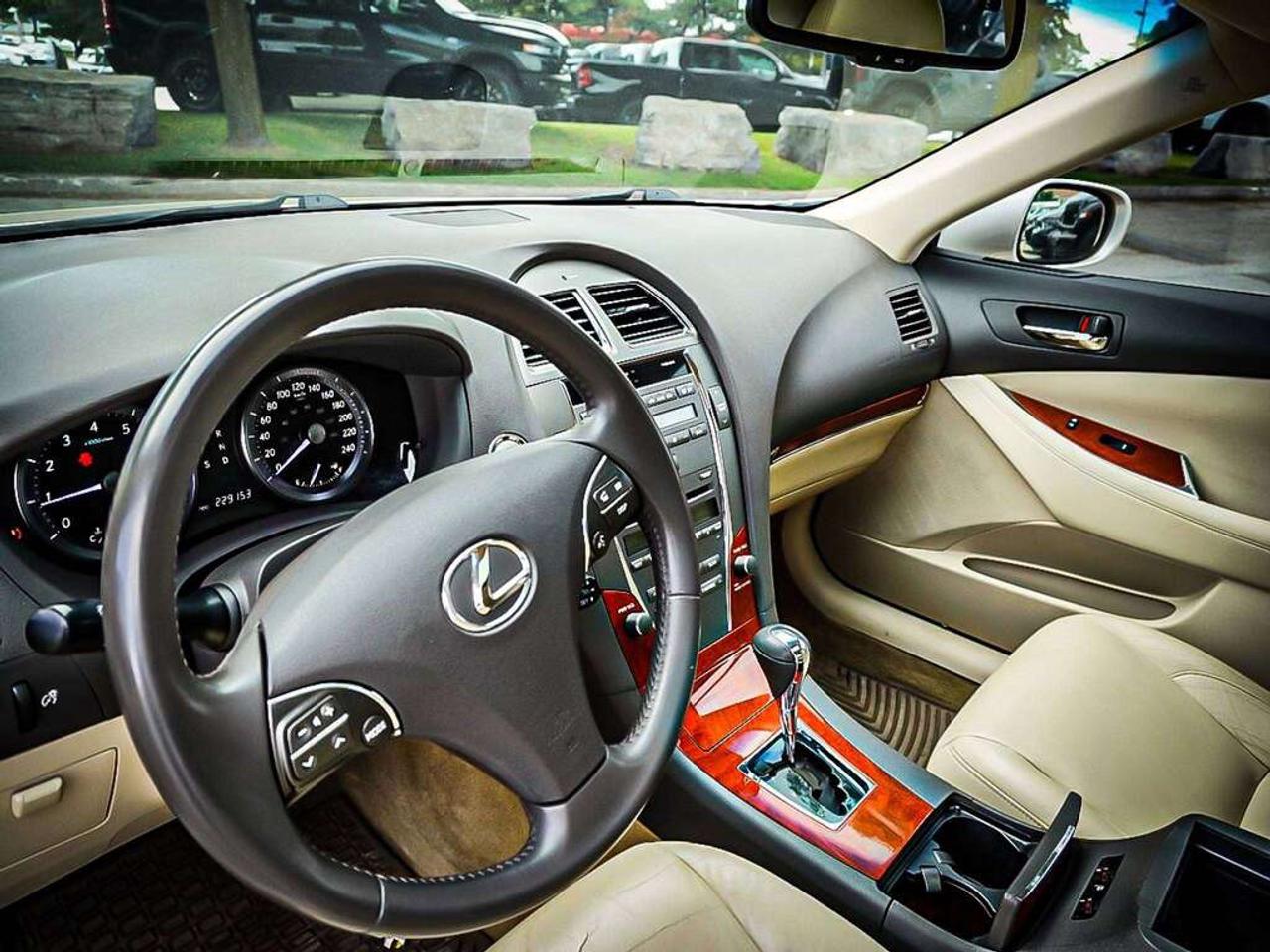 2011 Lexus ES 350  Photo